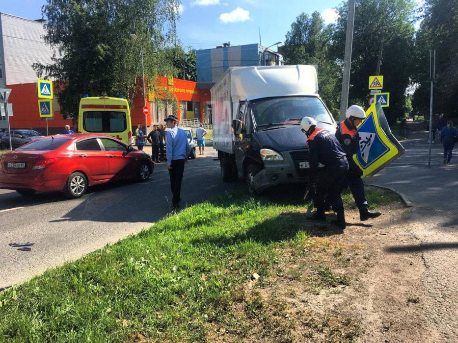 Столкновение двух автомобилей на улице Розы Люксембург, 22. 