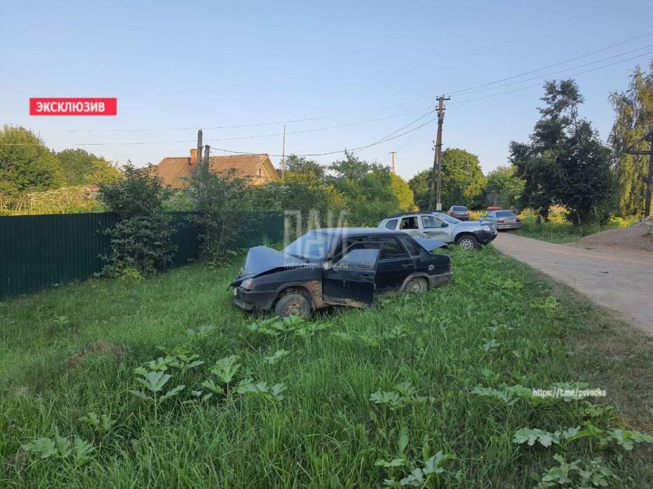 В Плюсском районе столкнулись два легковых авто