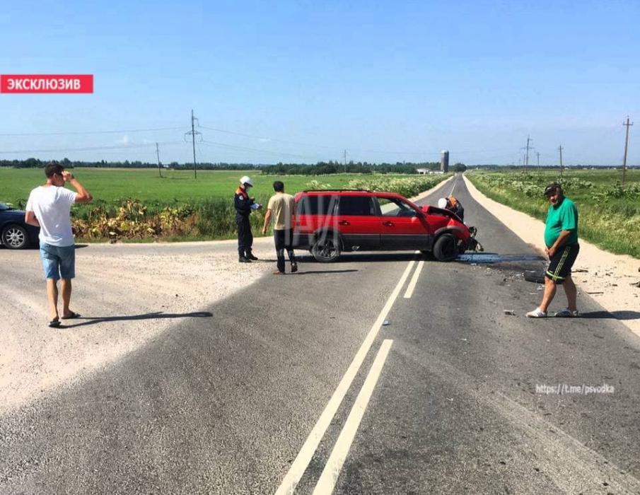 В Псковском районе мотоциклиста госпитализировали в тяжёлом состоянии после ДТП с иномаркой