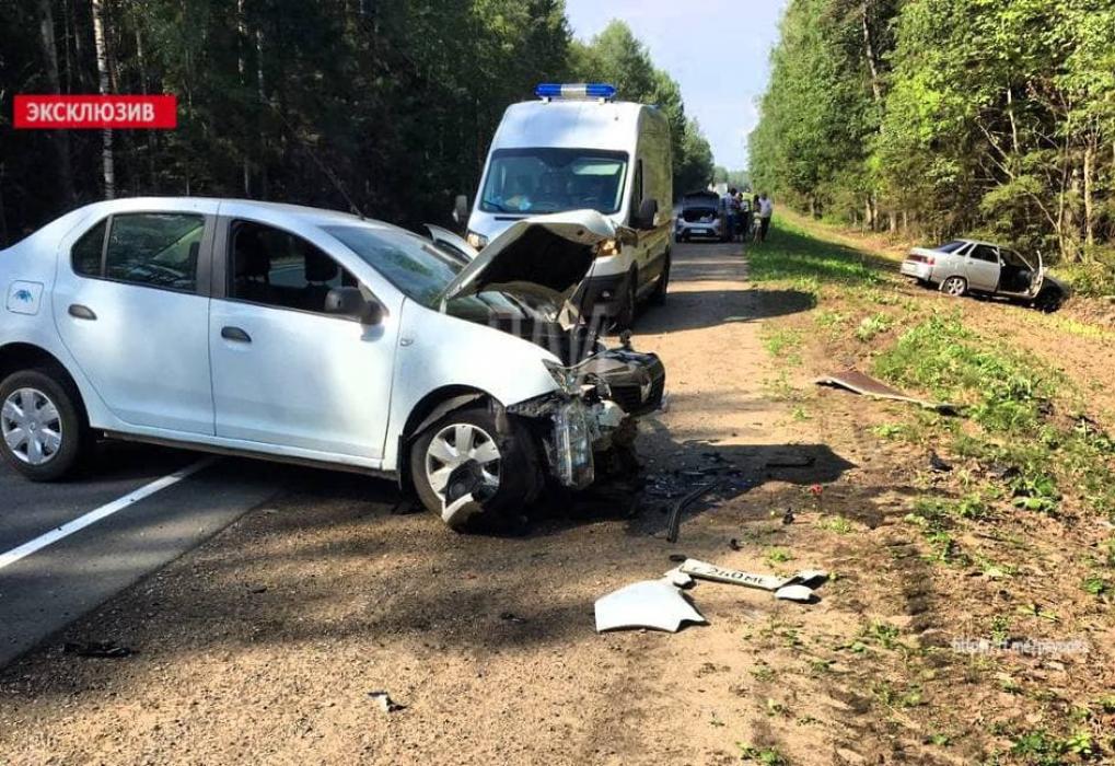 Три легковых автомобиля столкнулись в Стругокрасненском районе