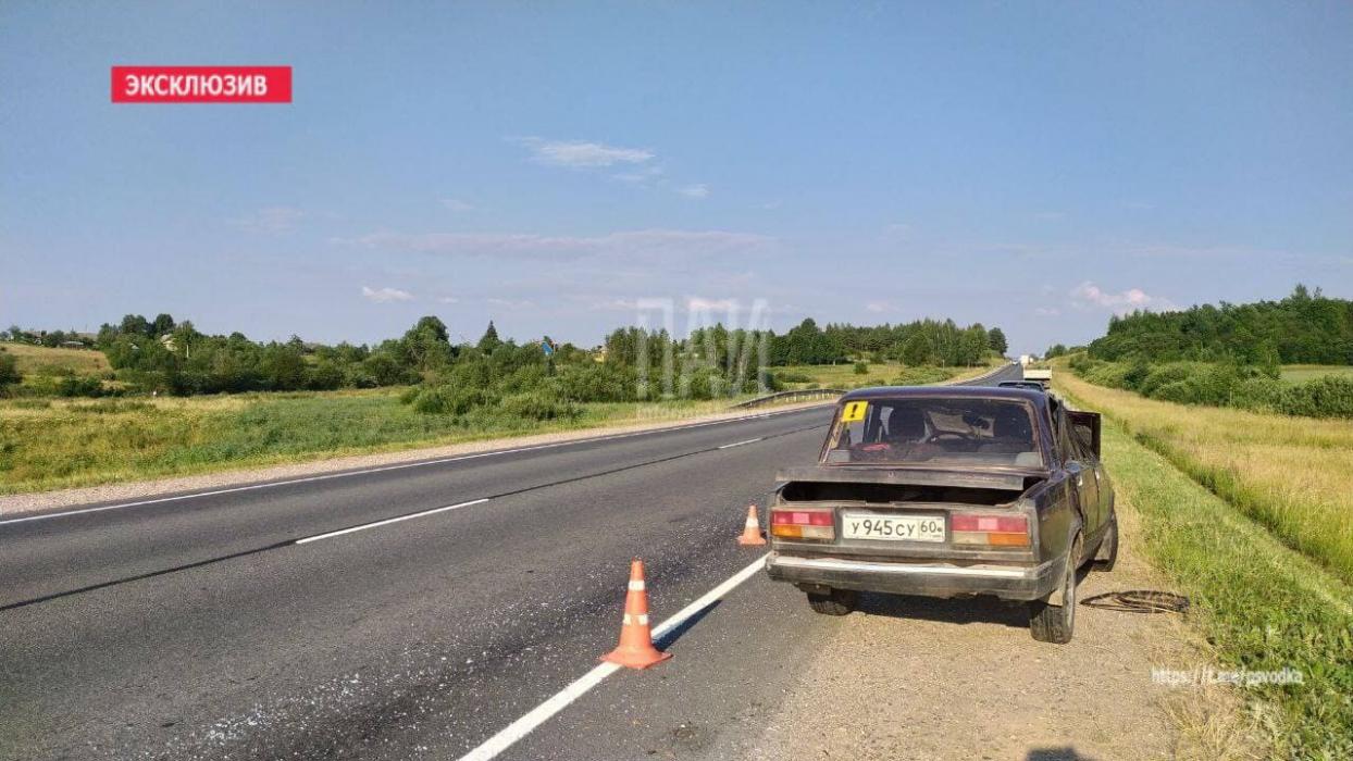 В Великолукском районе столкнулись ГАЗ и ВАЗ-2107
