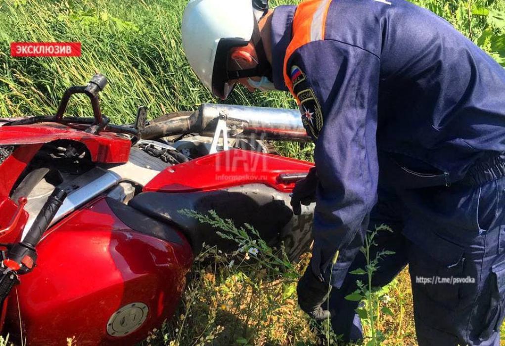 В Псковском районе мотоциклиста госпитализировали в тяжёлом состоянии после ДТП с иномаркой