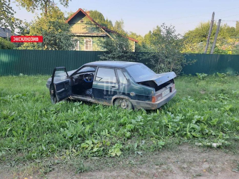 В Плюсском районе столкнулись два легковых авто