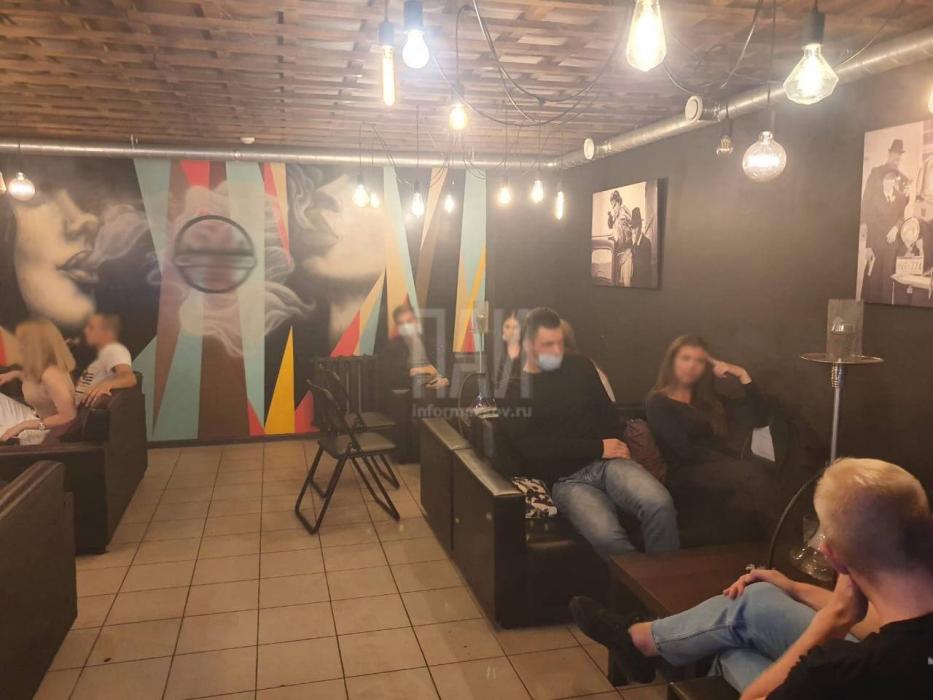 Незаконно работающую кальянную выявили в центре Пскова