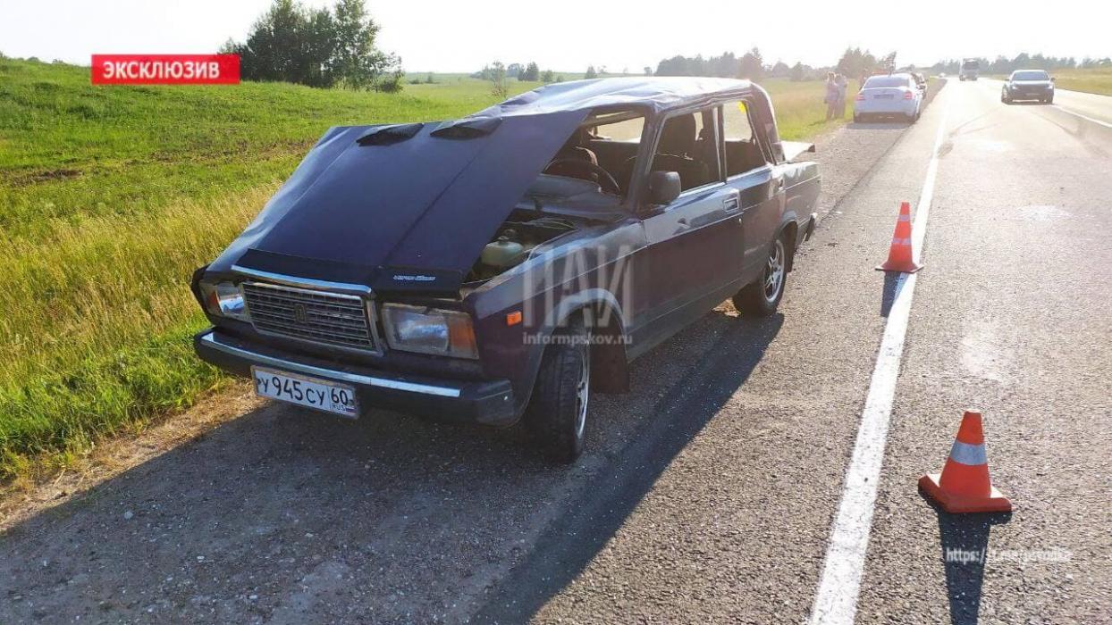 В Великолукском районе столкнулись ГАЗ и ВАЗ-2107