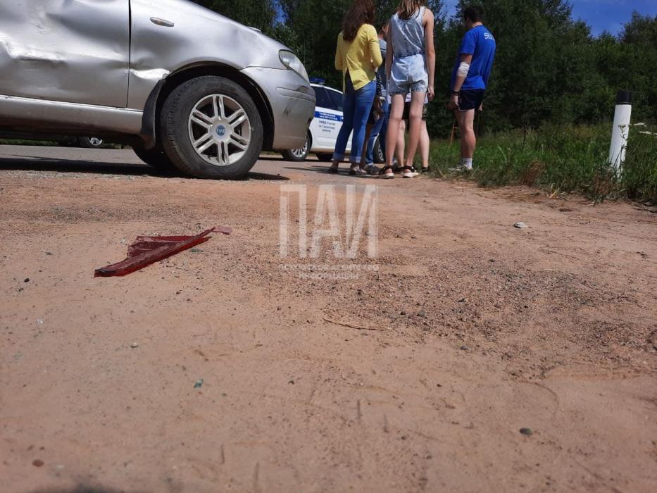 По дороге за клубникой компания на Kia Rio попала в ДТП в Гдовском районе