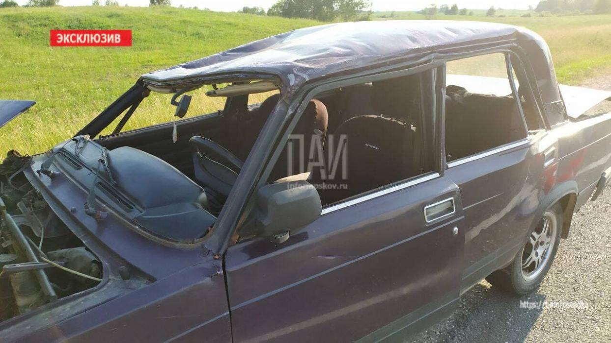 В Великолукском районе столкнулись ГАЗ и ВАЗ-2107