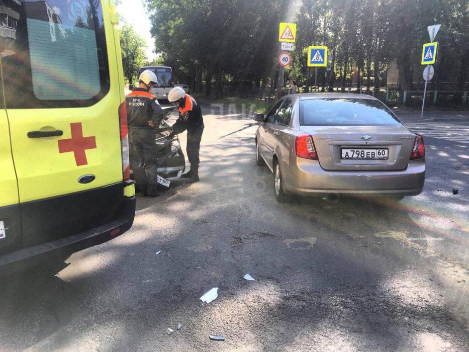 Столкновение двух автомобилей на улице Розы Люксембург, 22. 