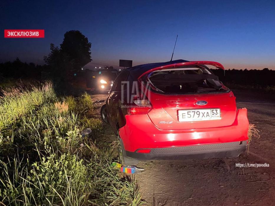 Женщина пострадала при опрокидывании автомобиля под Псковом 