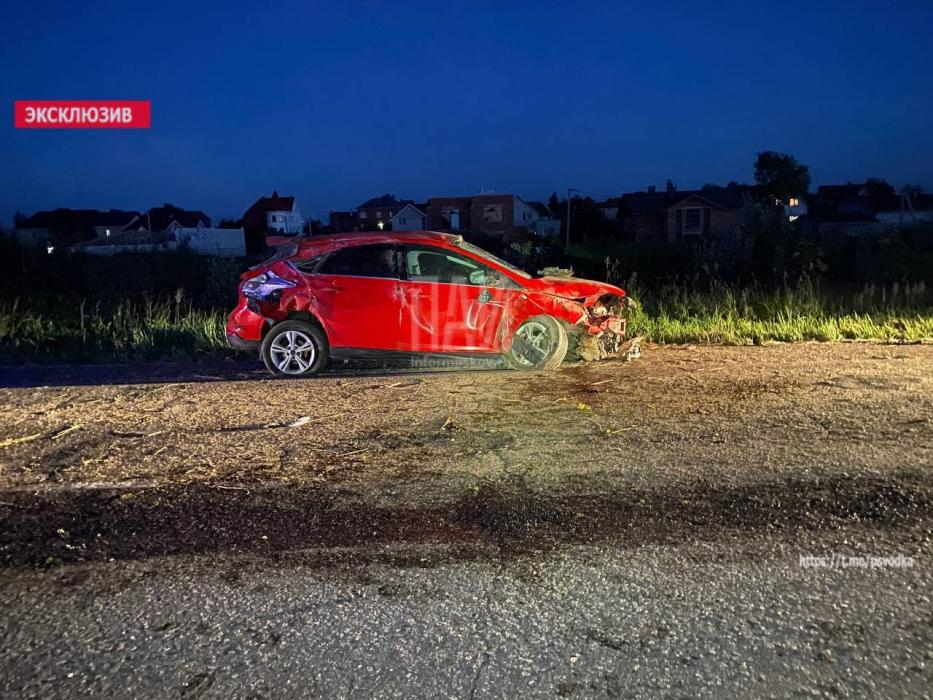 Женщина пострадала при опрокидывании автомобиля под Псковом 