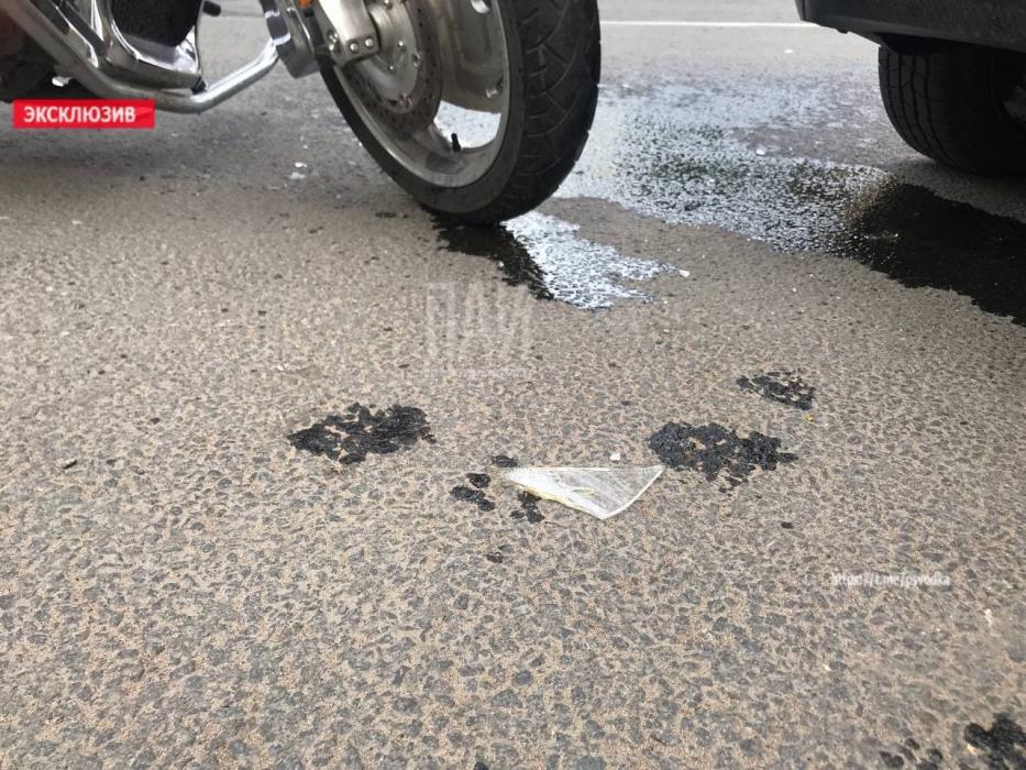 Мотоциклист попал в ДТП на Октябрьском проспекте в Пскове
