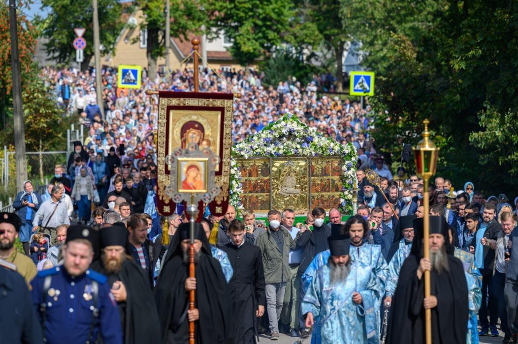 В Псково-Печерском монастыре совершили традиционный крестный ход