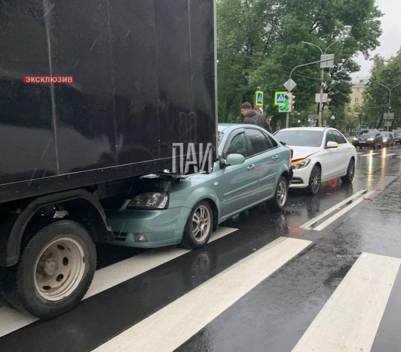 ДТП с участием четырёх автомобилей в Пскове 