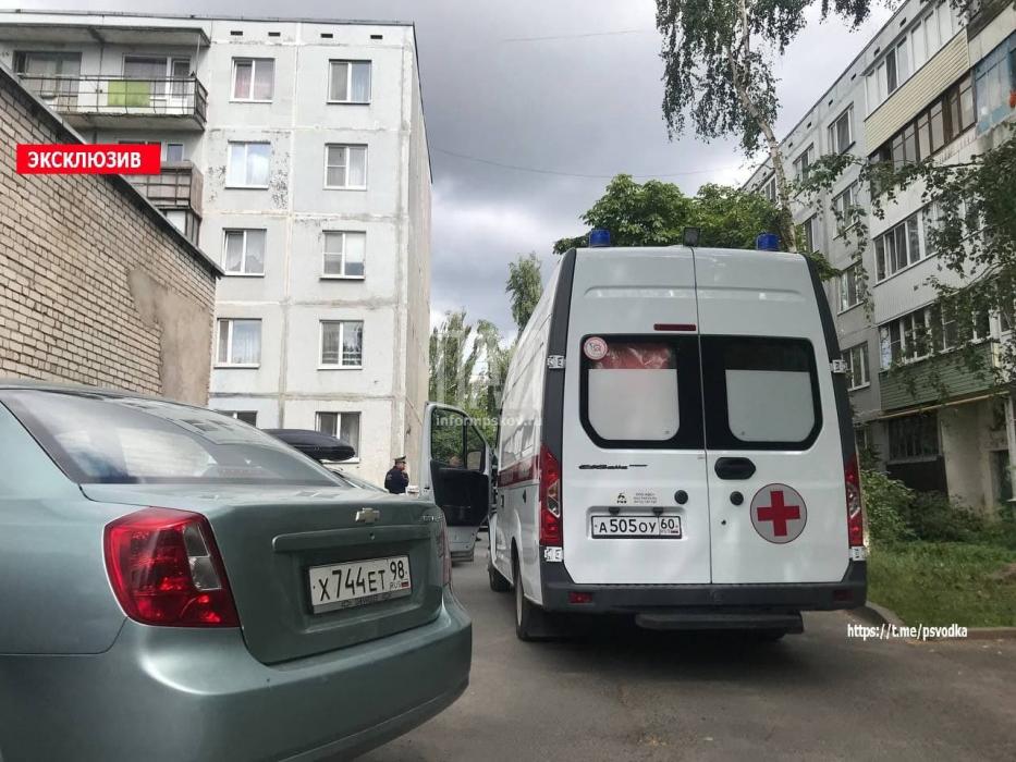 Ребенка на велосипеде сбили во дворе жилого дома в Пскове