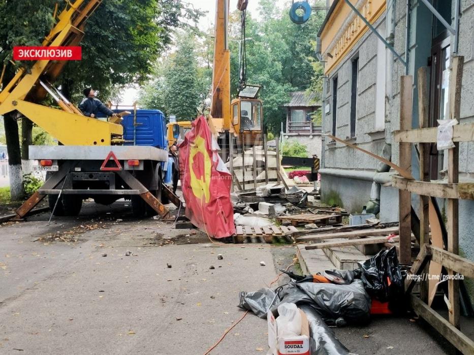 Демонтаж балконов на Октябрьском, 15
