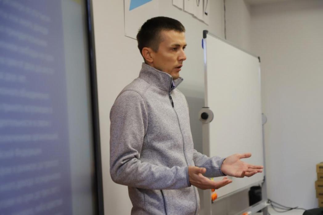 Проблемы экстремизма с учениками псковской вечерней школы обсудили полицейские и общественники