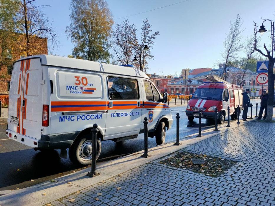 Спецслужбы проверяют сообщение о минировании гуманитарного лицея в Пскове