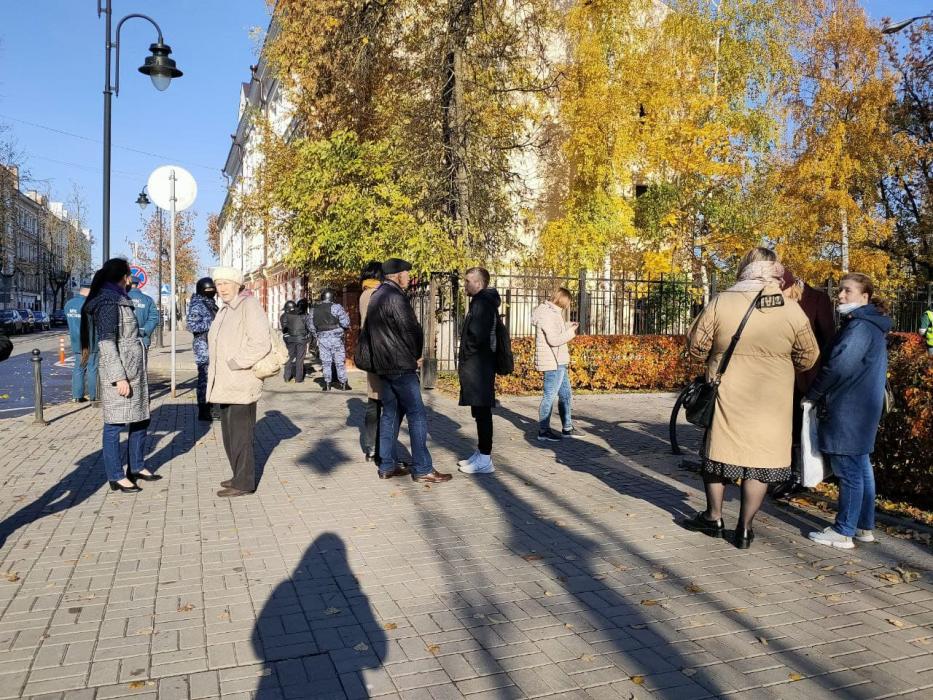 Спецслужбы проверяют сообщение о минировании гуманитарного лицея в Пскове