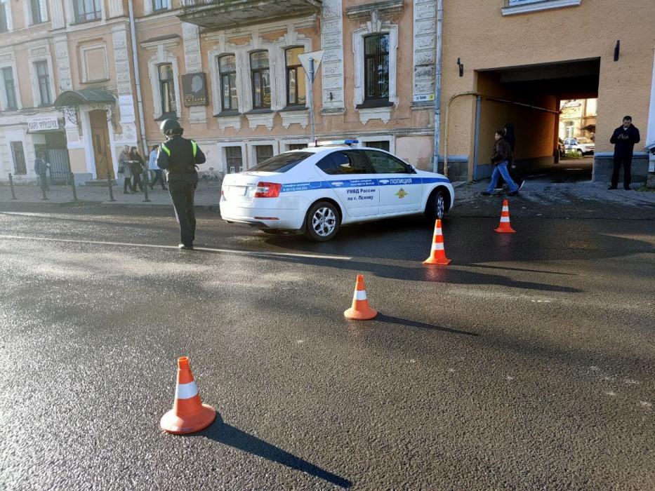 Спецслужбы проверяют сообщение о минировании гуманитарного лицея в Пскове