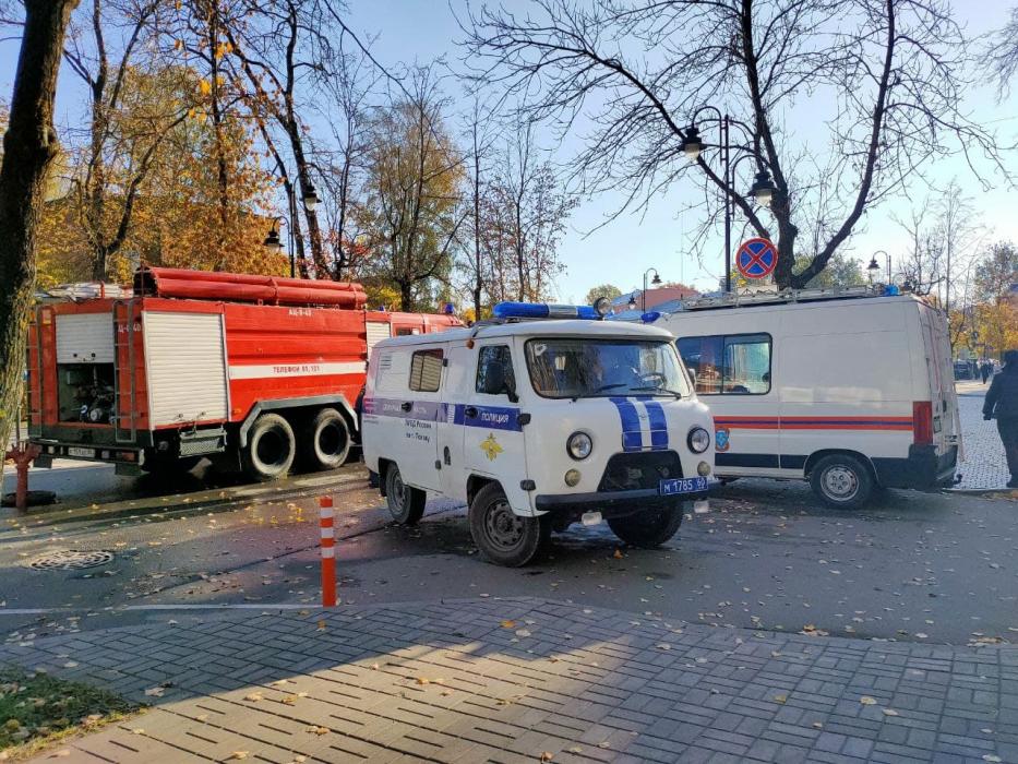 Спецслужбы проверяют сообщение о минировании гуманитарного лицея в Пскове