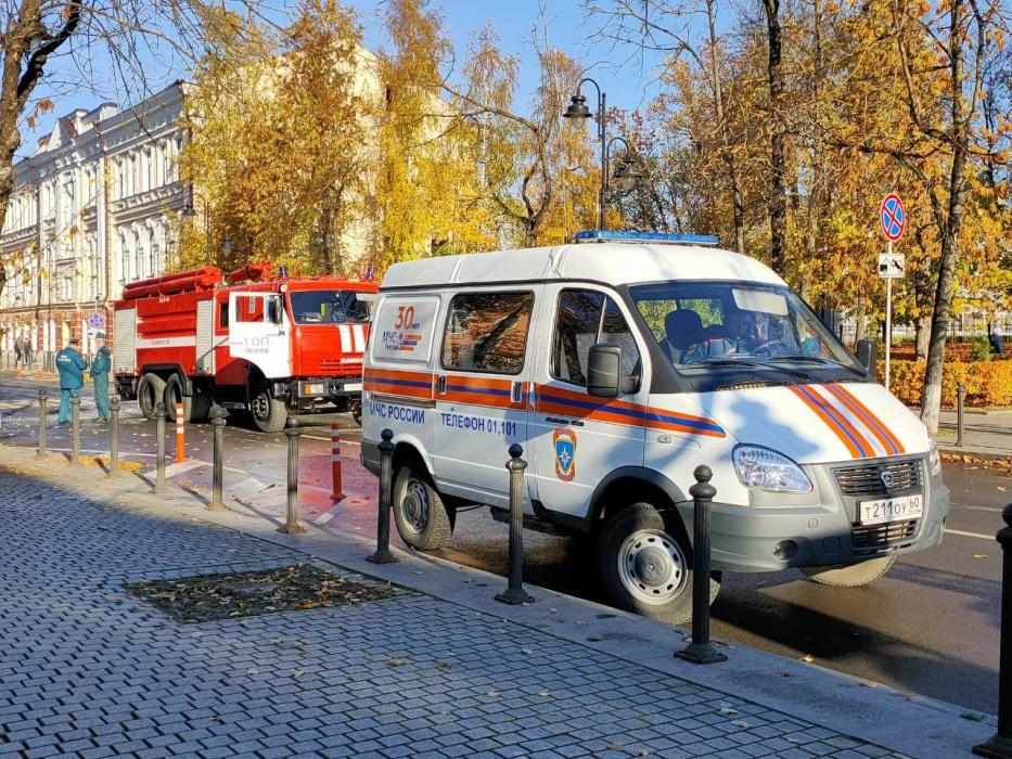 Спецслужбы проверяют сообщение о минировании гуманитарного лицея в Пскове