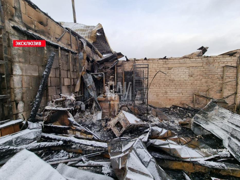 Публикуем фотографии с места возгорания в деревне Красная Горка Стругокрасненского района. 