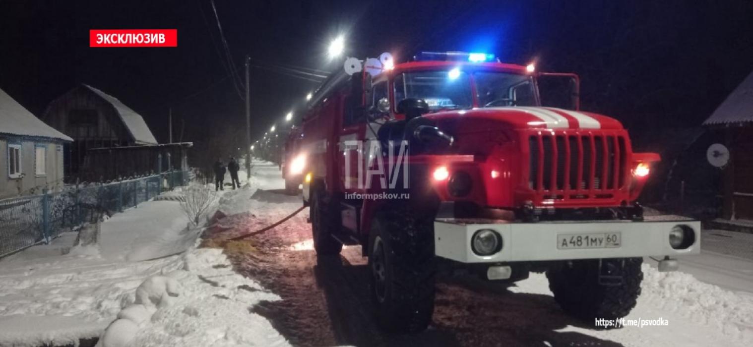 В городе Пыталово загорелась баня