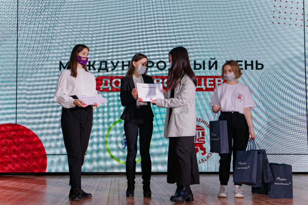 Завод «Титан-Полимер» наградил лучших волонтёров ПсковГУ