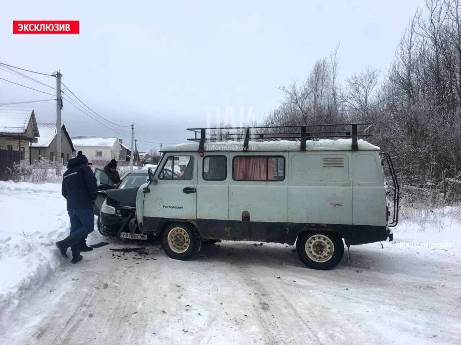 В Псковском районе произошло ДТП с участием иномарки и внедорожника