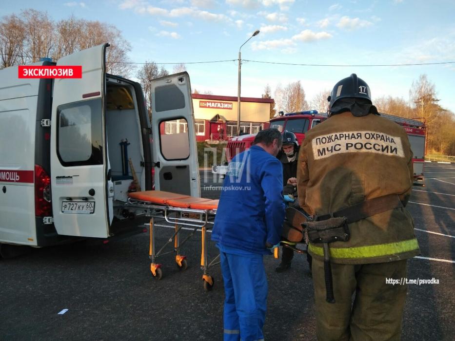 Двое пассажиров пострадали в аварии на трассе Санкт-Петербург - Невель