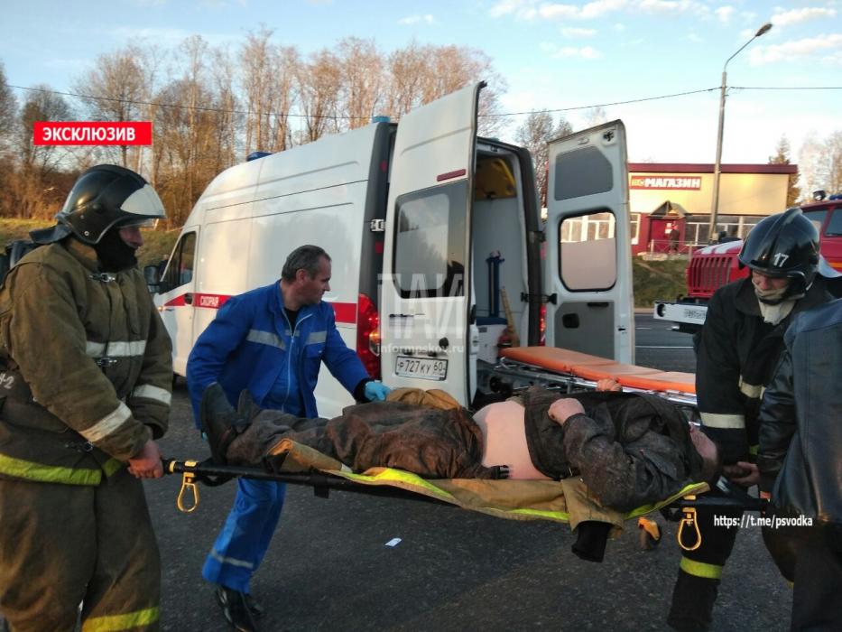 Двое пассажиров пострадали в аварии на трассе Санкт-Петербург - Невель