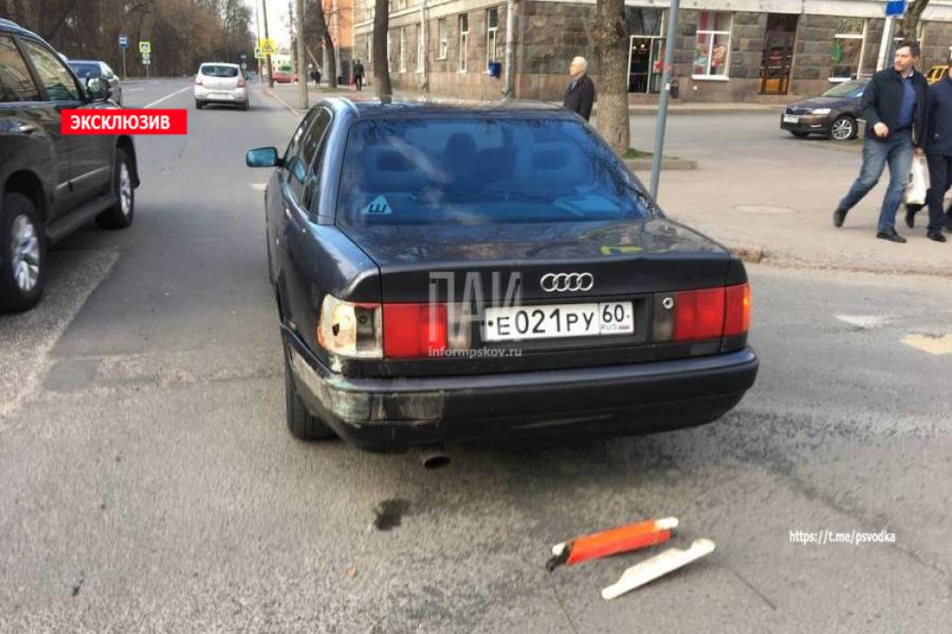 Иномарка задела пассажирский автобус