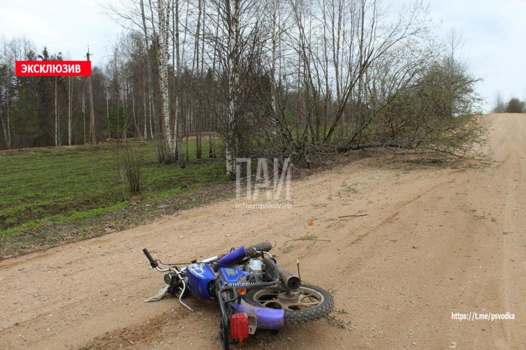 Водитель пострадал при падении с мопеда в Красногородском районе