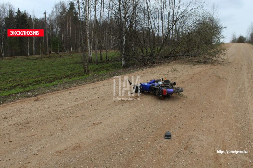 Водитель пострадал при падении с мопеда в Красногородском районе