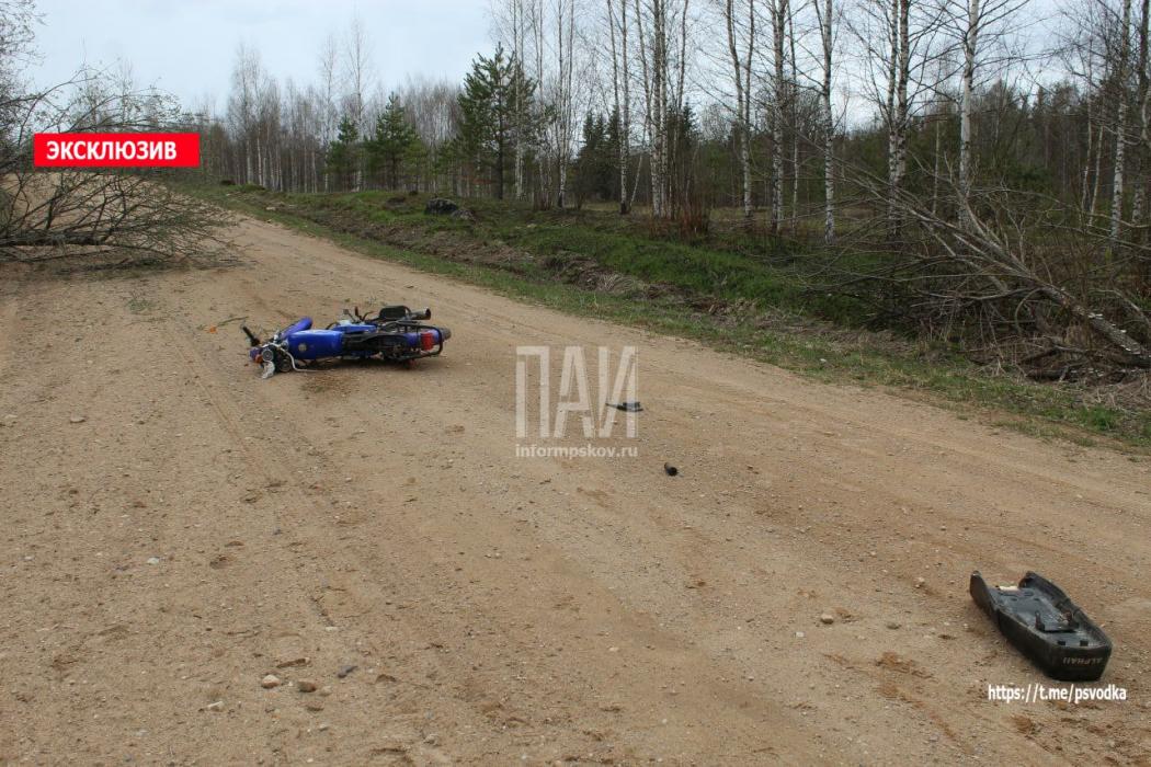 Водитель пострадал при падении с мопеда в Красногородском районе