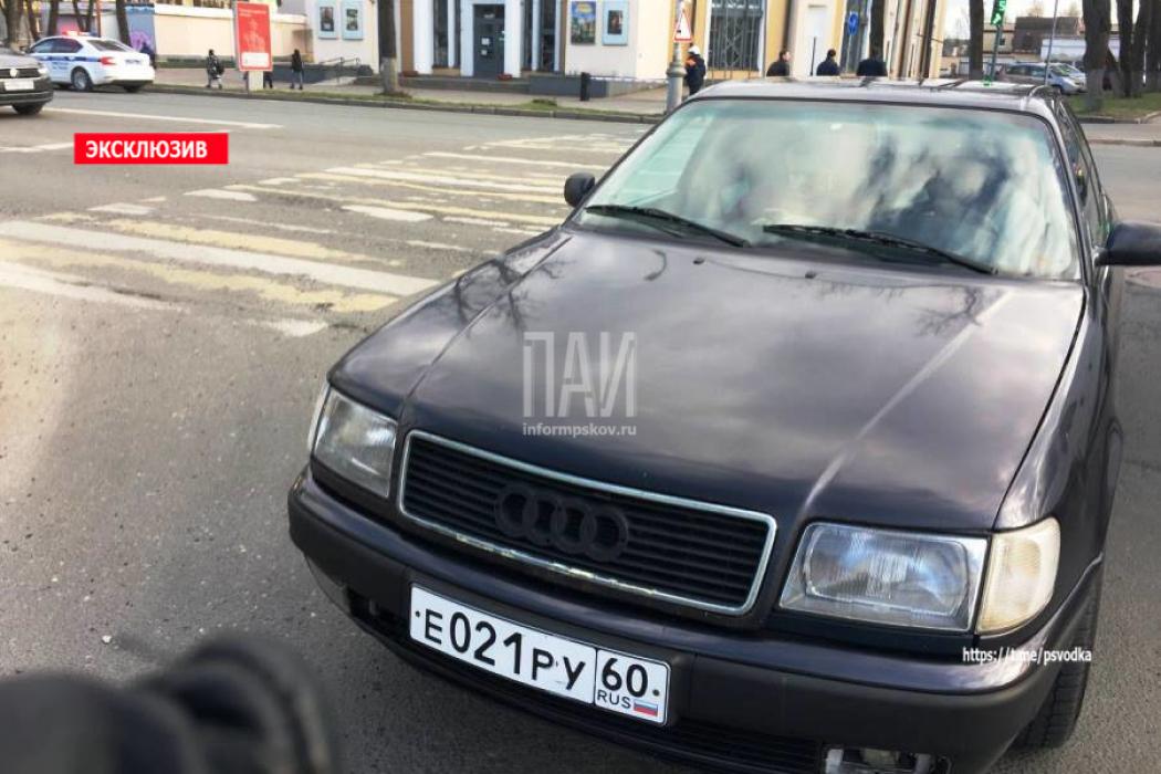 Иномарка задела пассажирский автобус