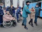 Фоторепортаж: В Псков прибыли более 400 беженцев с Украины