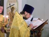 Фоторепортаж: Пасхальная служба в храме Александра Невского в Пскове