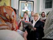 Фоторепортаж: Пасхальная служба в храме Александра Невского в Пскове