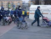 Фоторепортаж: В Псков прибыли более 400 беженцев с Украины
