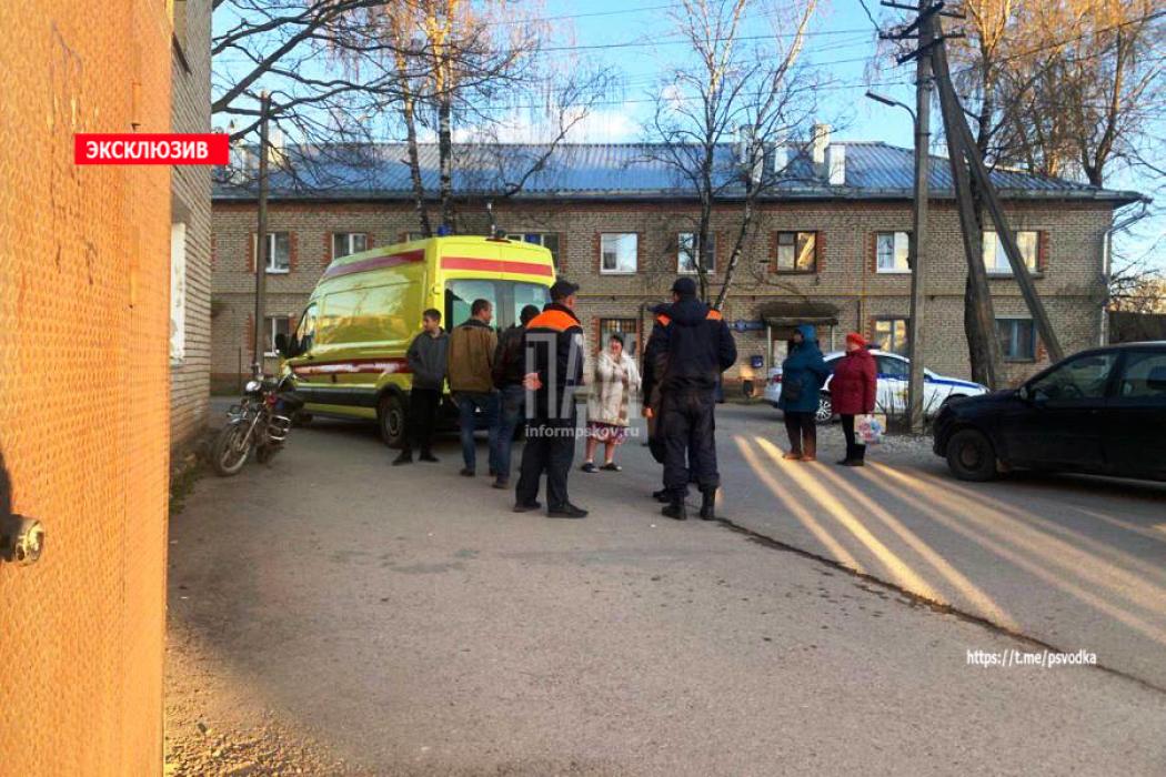 В Неёлово нетрезвая женщина на врезалась на мопеде в стену жилого дома