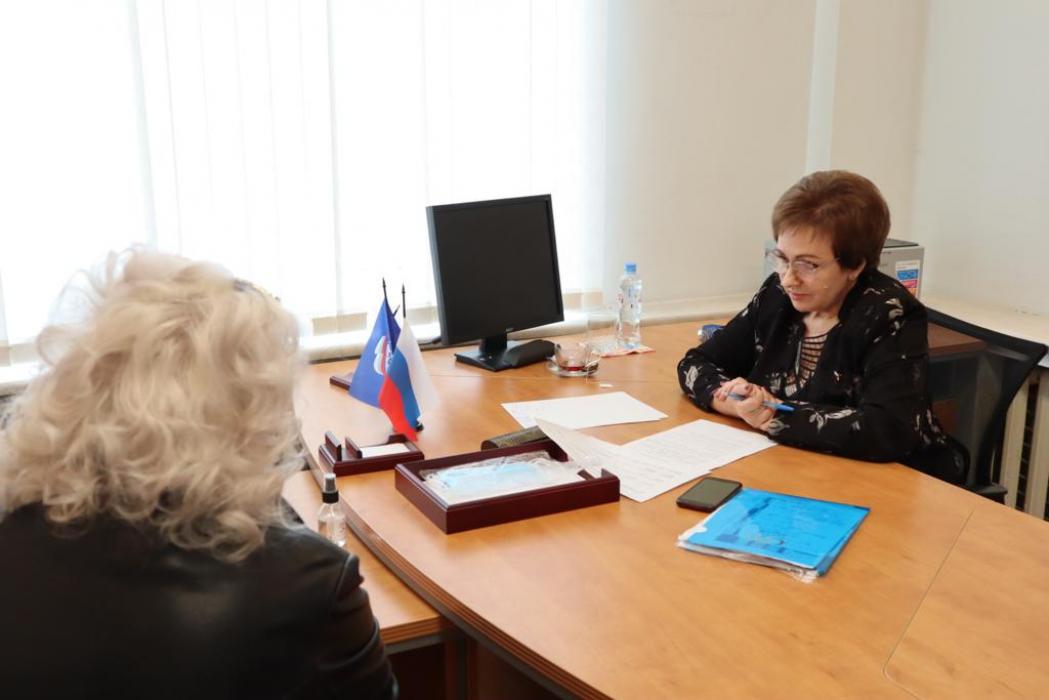 Елена Бибикова провела приём граждан старшего поколения в Пскове