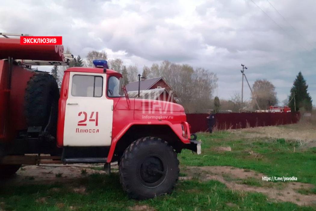 В Плюссе загорелась баня