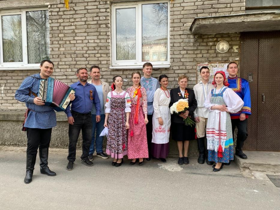 Концерты под окнами для ветеранов