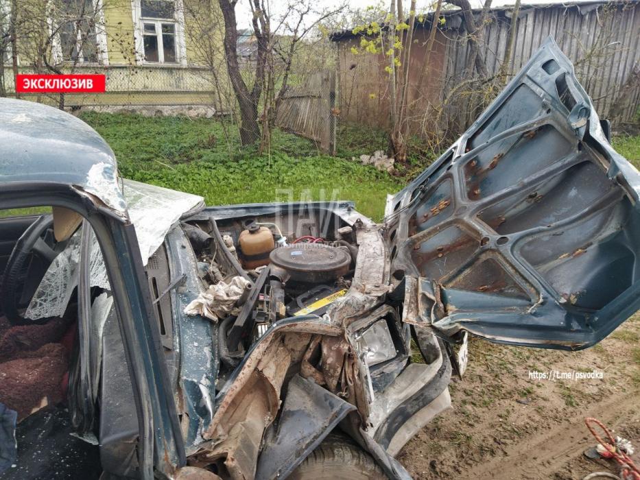 Женщину госпитализировали после аварии в Порхове 