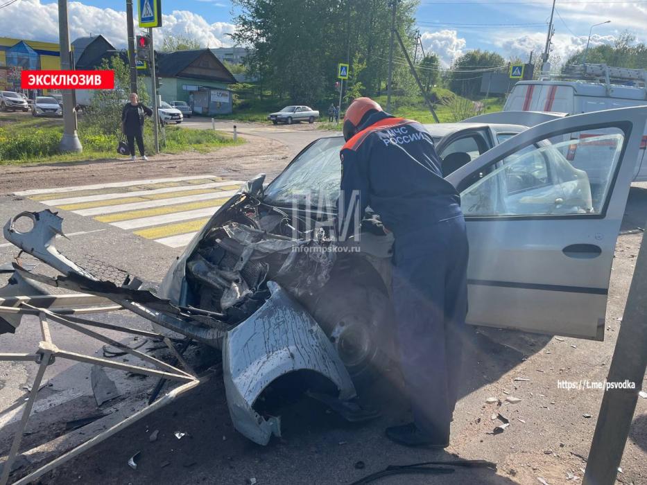 Два человека пострадали в результате ДТП в Великолукском районе
