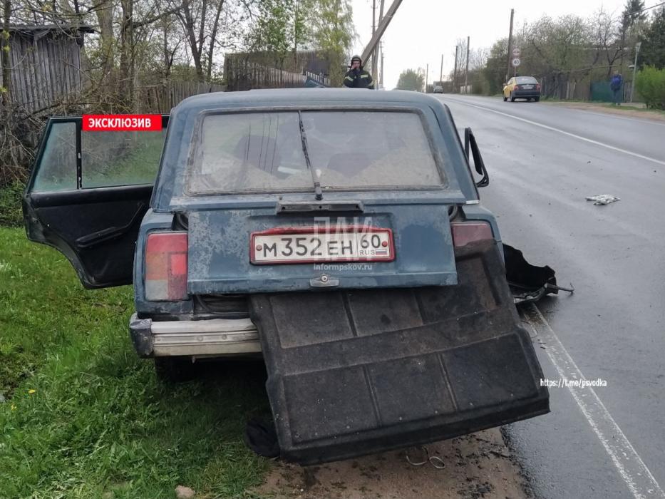 Женщину госпитализировали после аварии в Порхове 