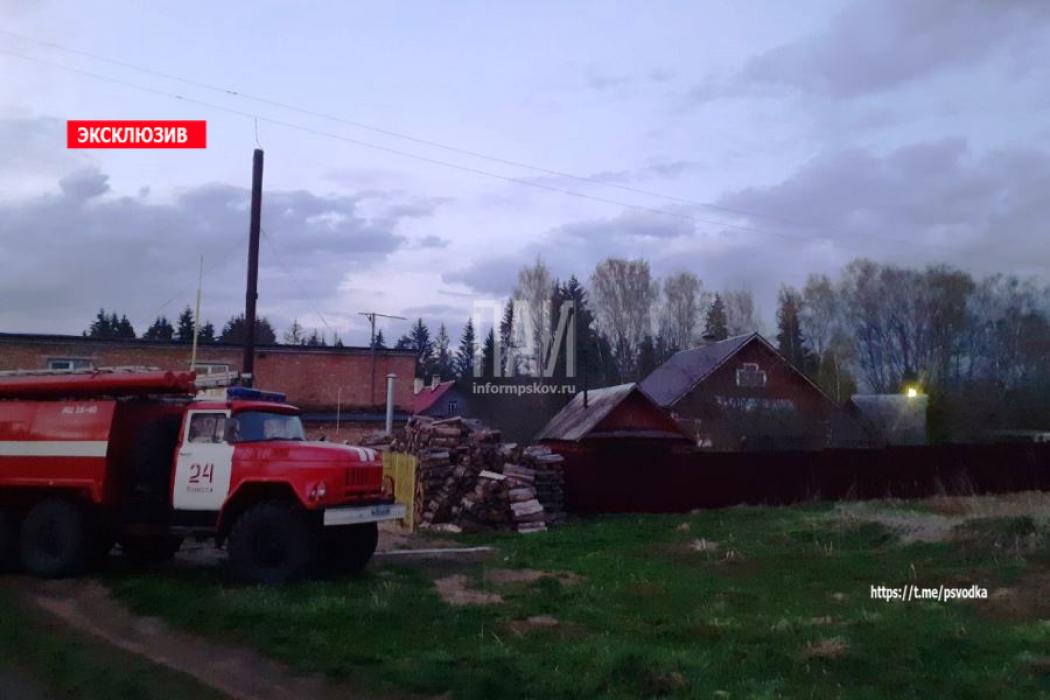 В Плюссе загорелась баня