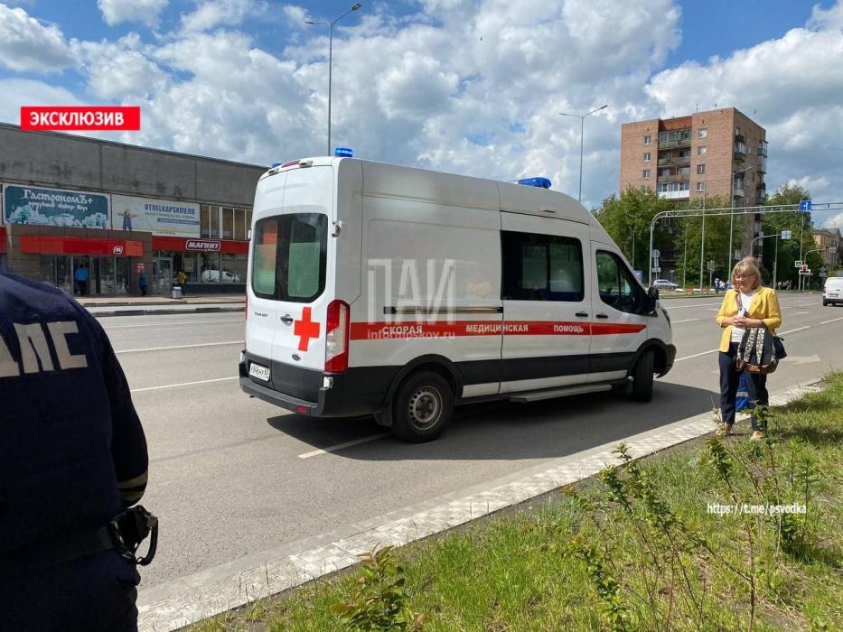 Пенсионерку сбили на тротуаре в Пскове