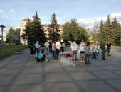 Фоторепортаж. Подготовка и зажжение свечей в Пскове. 